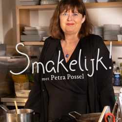 Petra Possel praat met zangeres en 24 Kitchen tv-kok Karsu en Karin van Munster, kookboekenliefhebber en -schrijver.