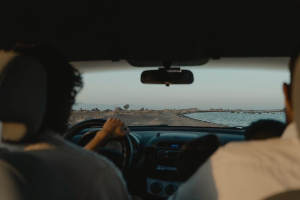Wat zijn de voordelen van radio luisteren tijdens het autorijden?
